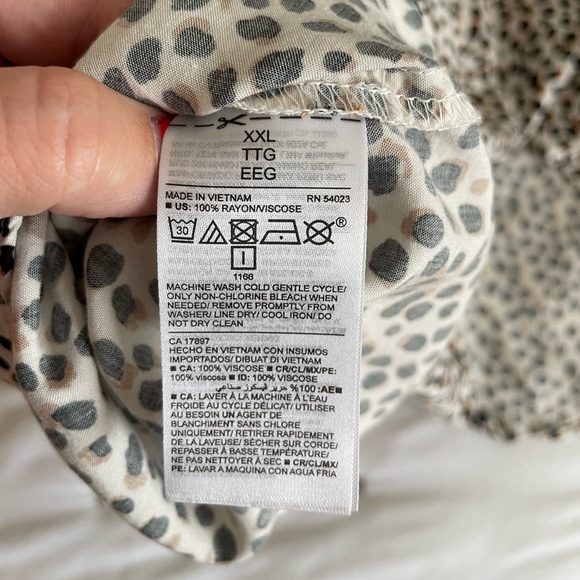 Old Navy spotted/animal print ruffle sleeve blouse xxl - Picture 6 of 6